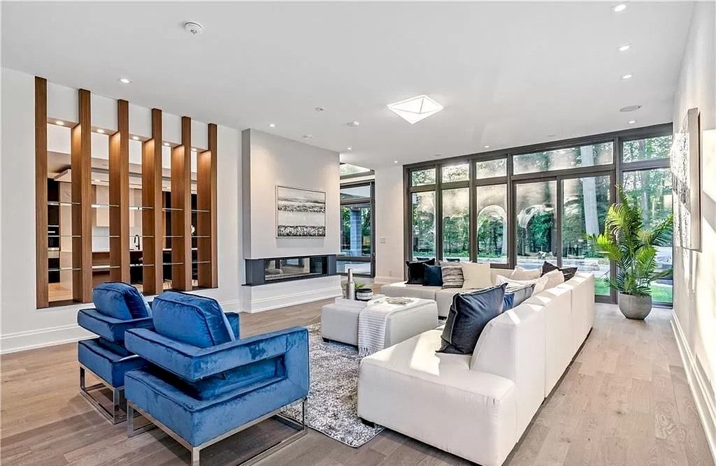 The Spectacular Custom Built Home in Mississauga is a state-of-the-art design home now available for sale. This home is located at 267 Kenollie Ave, Mississauga, ON L5G 2J1, Canada