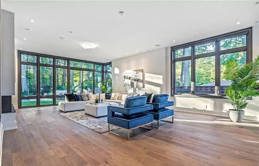 The Spectacular Custom Built Home in Mississauga is a state-of-the-art design home now available for sale. This home is located at 267 Kenollie Ave, Mississauga, ON L5G 2J1, Canada
