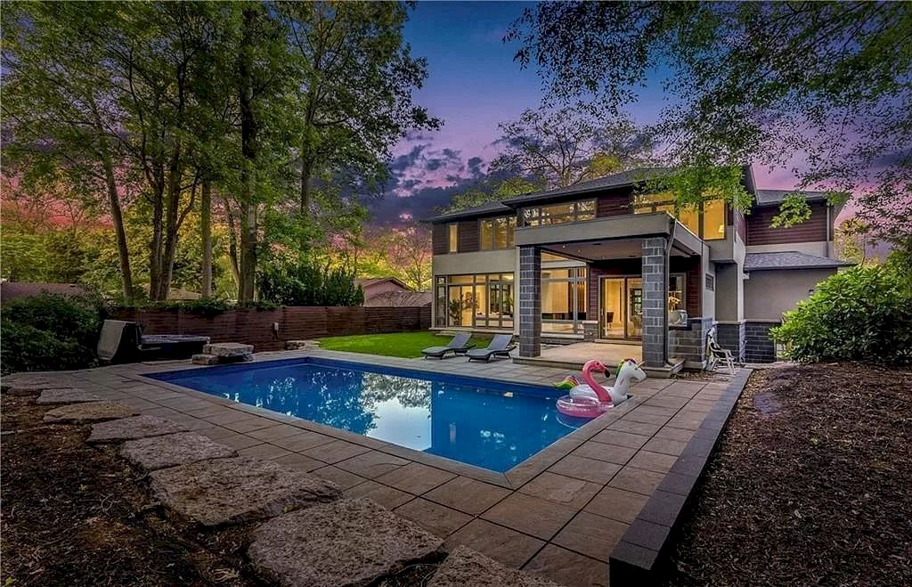The Spectacular Custom Built Home in Mississauga is a state-of-the-art design home now available for sale. This home is located at 267 Kenollie Ave, Mississauga, ON L5G 2J1, Canada