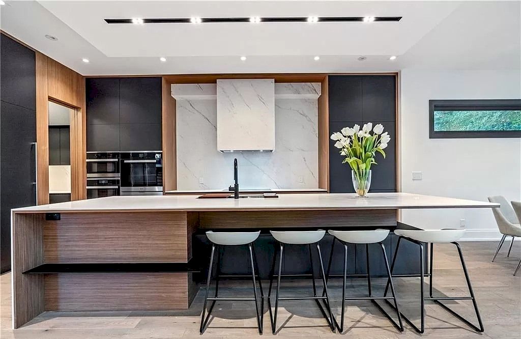The Spectacular Custom Built Home in Mississauga is a state-of-the-art design home now available for sale. This home is located at 267 Kenollie Ave, Mississauga, ON L5G 2J1, Canada