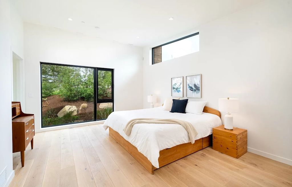 The Astonishing Modern Home in Oregon was crafted using the highest quality materials & attention to detail now available for sale. This home is located at 10676 NW Valley Vista Rd, Hillsboro, Oregon