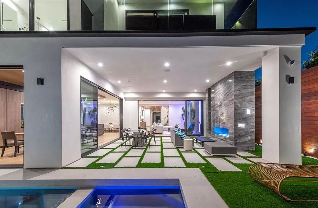 The Los Angeles Home is a new construction in the heart of Beverly Grove, designed and built by Arzuman Brothers now available for sale. This home located at 812 N La Jolla Ave, Los Angeles, California