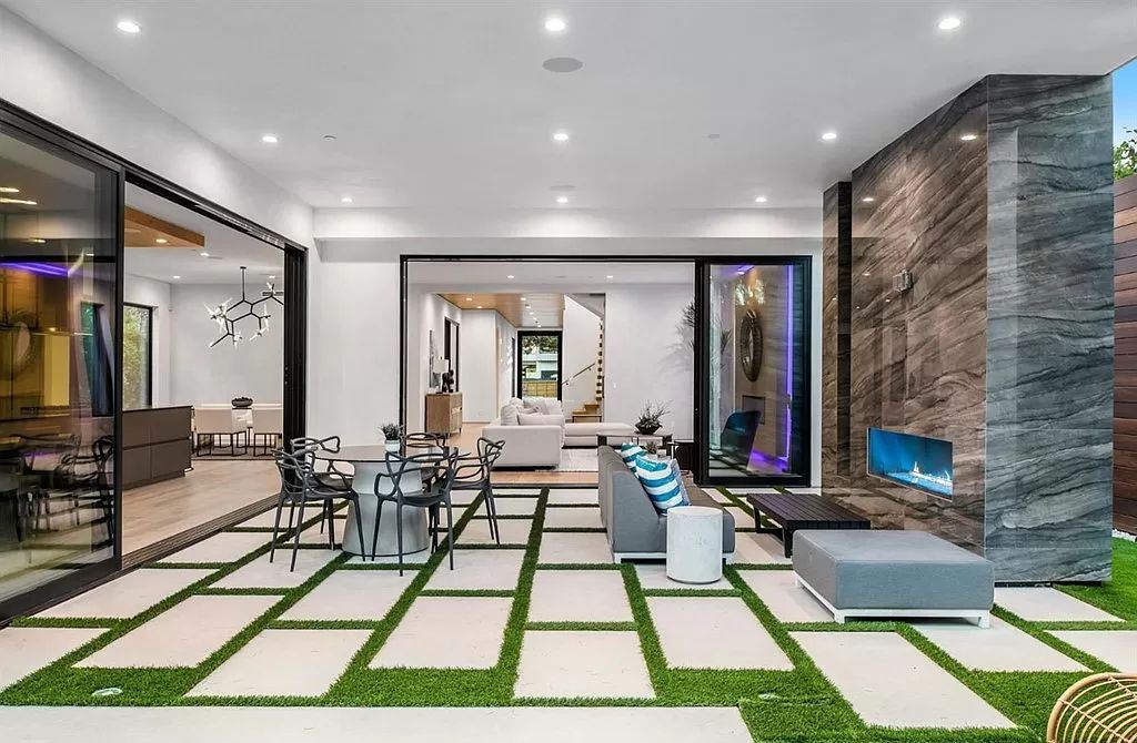The Los Angeles Home is a new construction in the heart of Beverly Grove, designed and built by Arzuman Brothers now available for sale. This home located at 812 N La Jolla Ave, Los Angeles, California