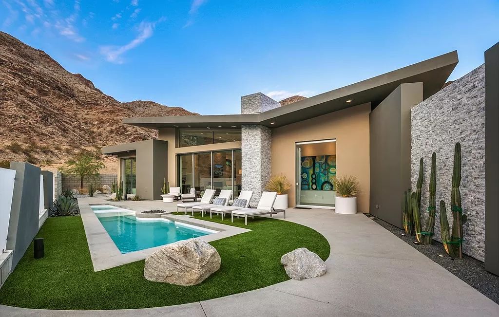 The Palm Springs Home is a bespoke Brian Foster Designs home at Pinnacle offers the most premium lot location with 360 degree mountain views now available for sale. This home located at 1747 Pinnacle Point, Palm Springs, California