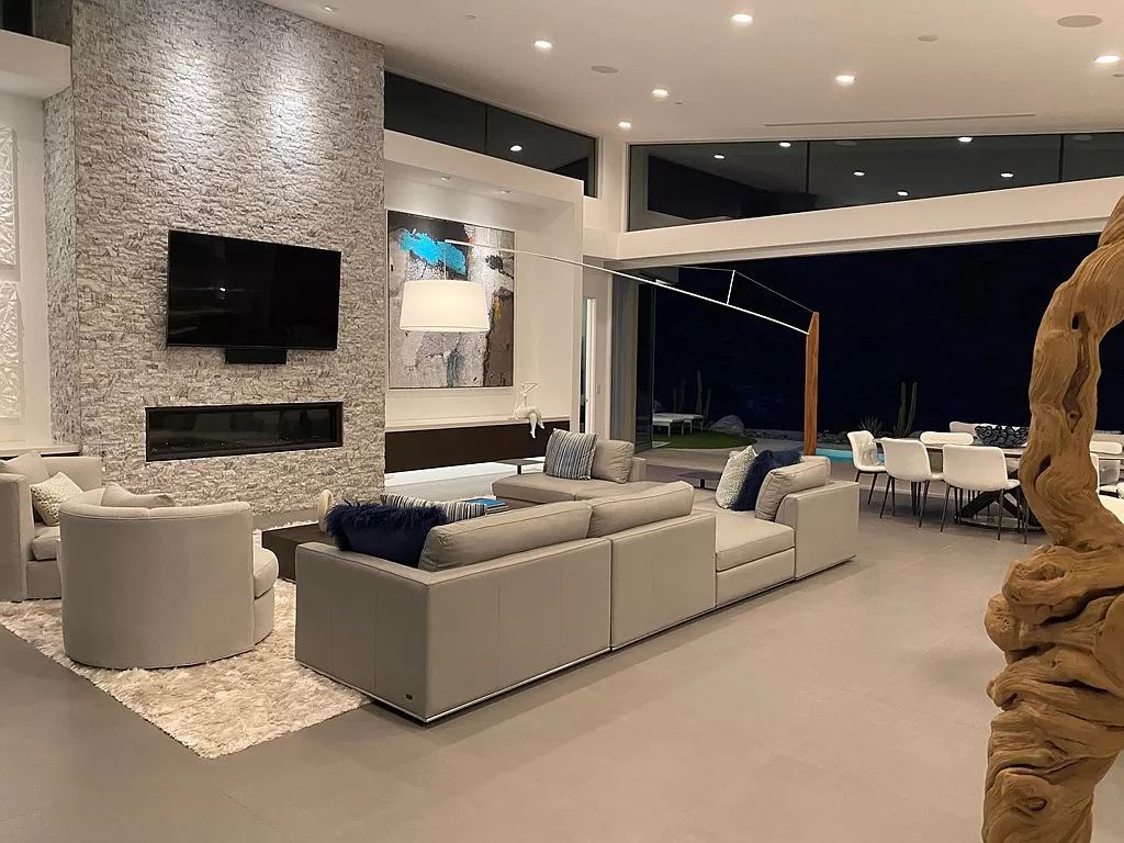 The Palm Springs Home is a bespoke Brian Foster Designs home at Pinnacle offers the most premium lot location with 360 degree mountain views now available for sale. This home located at 1747 Pinnacle Point, Palm Springs, California