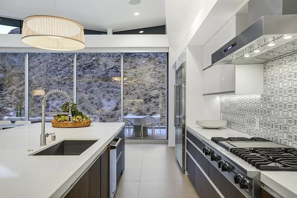 The Palm Springs Home is a bespoke Brian Foster Designs home at Pinnacle offers the most premium lot location with 360 degree mountain views now available for sale. This home located at 1747 Pinnacle Point, Palm Springs, California