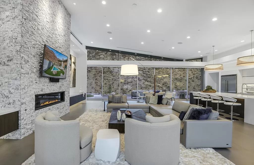 The Palm Springs Home is a bespoke Brian Foster Designs home at Pinnacle offers the most premium lot location with 360 degree mountain views now available for sale. This home located at 1747 Pinnacle Point, Palm Springs, California