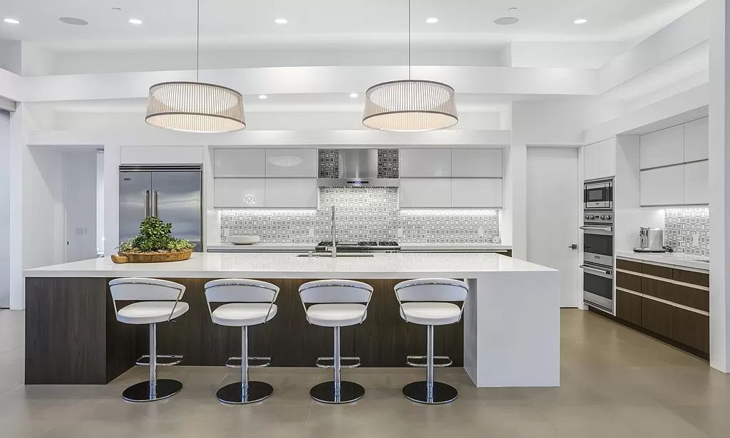 The Palm Springs Home is a bespoke Brian Foster Designs home at Pinnacle offers the most premium lot location with 360 degree mountain views now available for sale. This home located at 1747 Pinnacle Point, Palm Springs, California