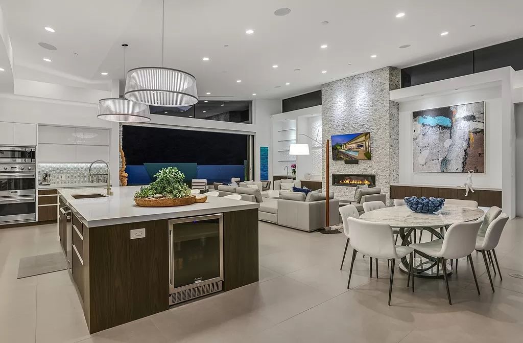 The Palm Springs Home is a bespoke Brian Foster Designs home at Pinnacle offers the most premium lot location with 360 degree mountain views now available for sale. This home located at 1747 Pinnacle Point, Palm Springs, California