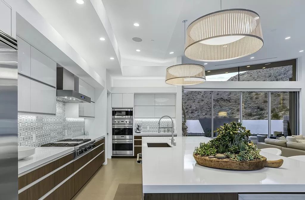 The Palm Springs Home is a bespoke Brian Foster Designs home at Pinnacle offers the most premium lot location with 360 degree mountain views now available for sale. This home located at 1747 Pinnacle Point, Palm Springs, California