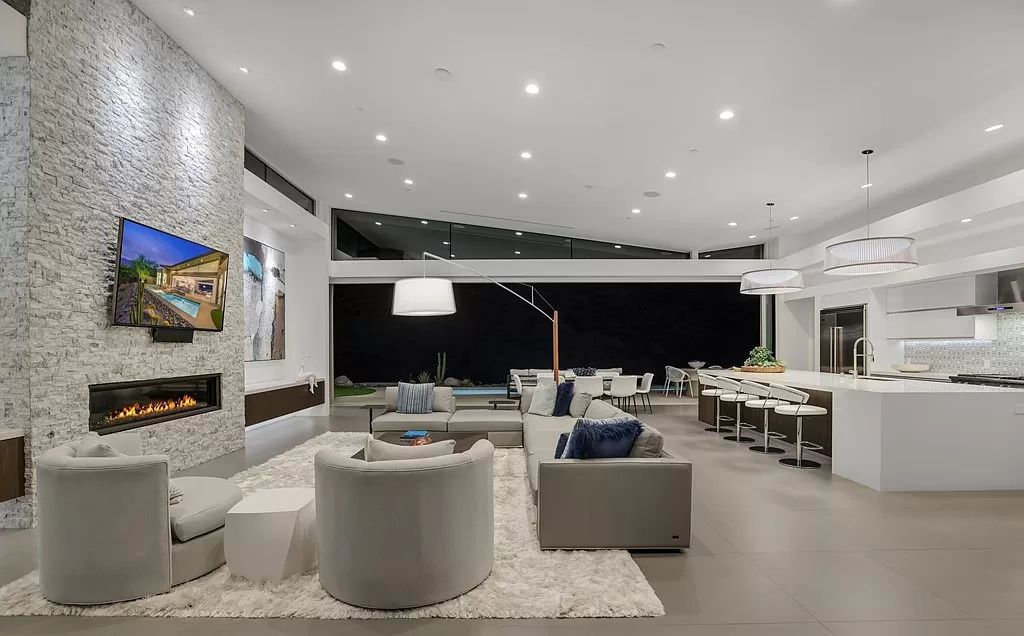 The Palm Springs Home is a bespoke Brian Foster Designs home at Pinnacle offers the most premium lot location with 360 degree mountain views now available for sale. This home located at 1747 Pinnacle Point, Palm Springs, California