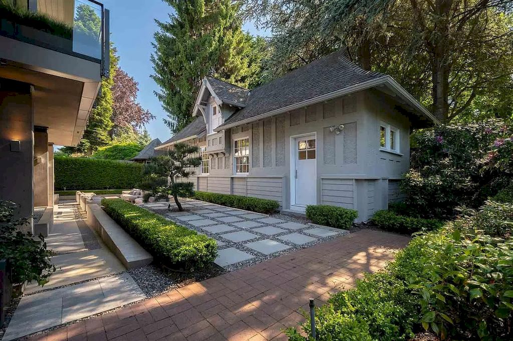 The Eco-Friendly Homes in Vancouver is an architectural masterpiece now available for sale. This home is located at 3633 Selkirk St, Vancouver, BC V6H 2Y9, Canada