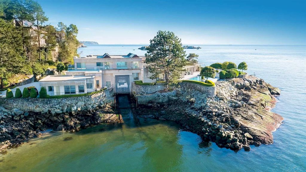 The World-Class Waterfront Residence in West Vancouver offers unobstructed ocean views now available for sale. This home is located at 5365 Seaside Pl, West Vancouver, BC V7W 3E2, Canada