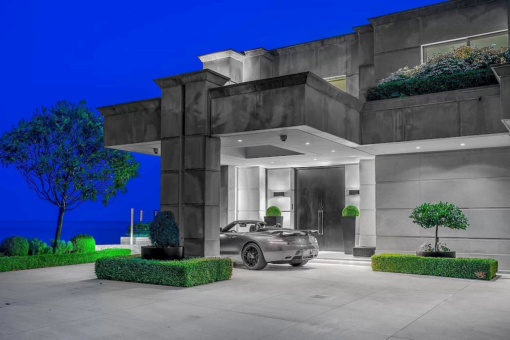 The World-Class Waterfront Residence in West Vancouver offers unobstructed ocean views now available for sale. This home is located at 5365 Seaside Pl, West Vancouver, BC V7W 3E2, Canada