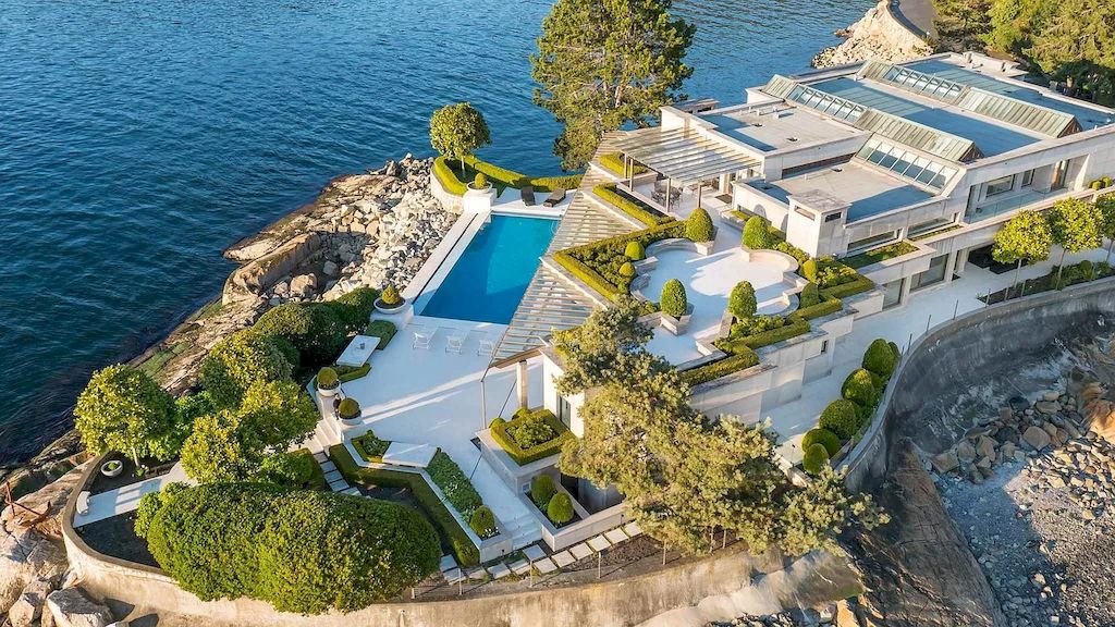 The World-Class Waterfront Residence in West Vancouver offers unobstructed ocean views now available for sale. This home is located at 5365 Seaside Pl, West Vancouver, BC V7W 3E2, Canada