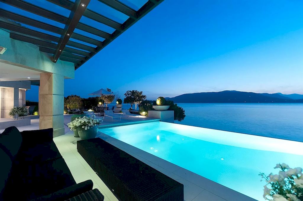 The World-Class Waterfront Residence in West Vancouver offers unobstructed ocean views now available for sale. This home is located at 5365 Seaside Pl, West Vancouver, BC V7W 3E2, Canada