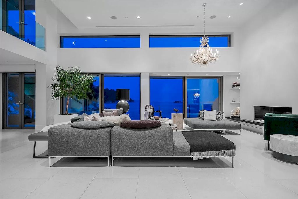 The World-Class Waterfront Residence in West Vancouver offers unobstructed ocean views now available for sale. This home is located at 5365 Seaside Pl, West Vancouver, BC V7W 3E2, Canada