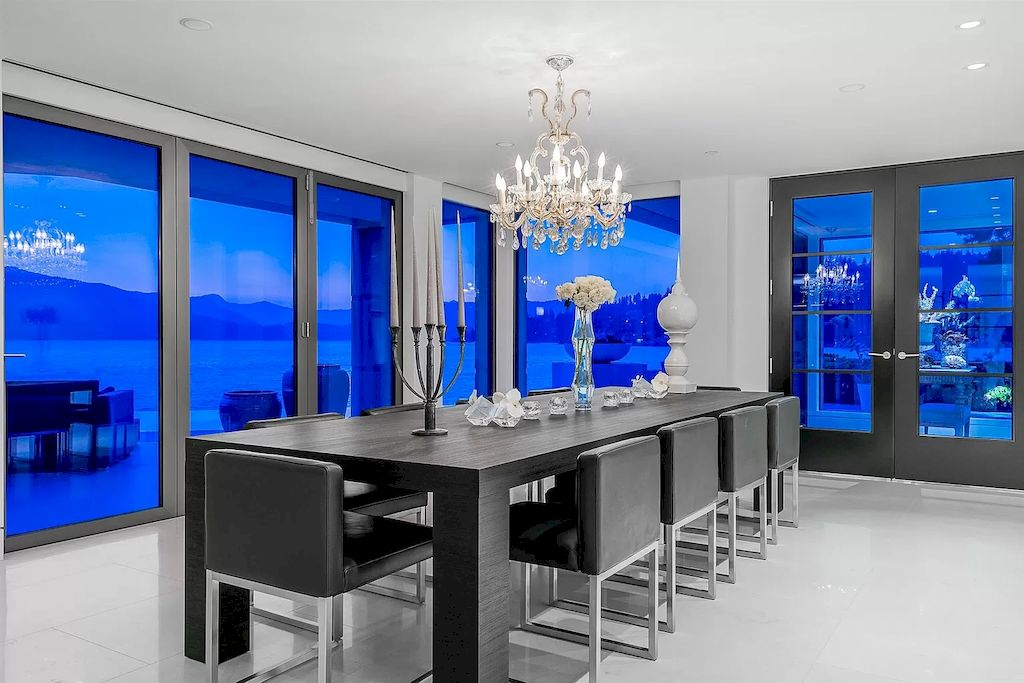 The World-Class Waterfront Residence in West Vancouver offers unobstructed ocean views now available for sale. This home is located at 5365 Seaside Pl, West Vancouver, BC V7W 3E2, Canada