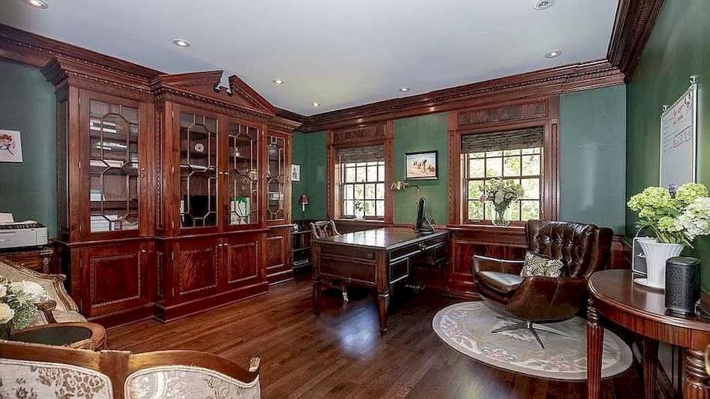 The Traditional And Elegant Home in Ontario is meticulously built with top of line material now available for sale. This home is located at 11 Dewbourne Ave, Toronto, ON M5P 1Z3, Canada