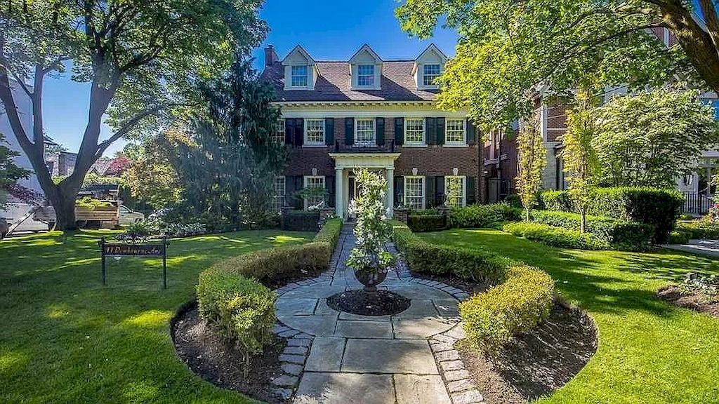 The Traditional And Elegant Home in Ontario is meticulously built with top of line material now available for sale. This home is located at 11 Dewbourne Ave, Toronto, ON M5P 1Z3, Canada