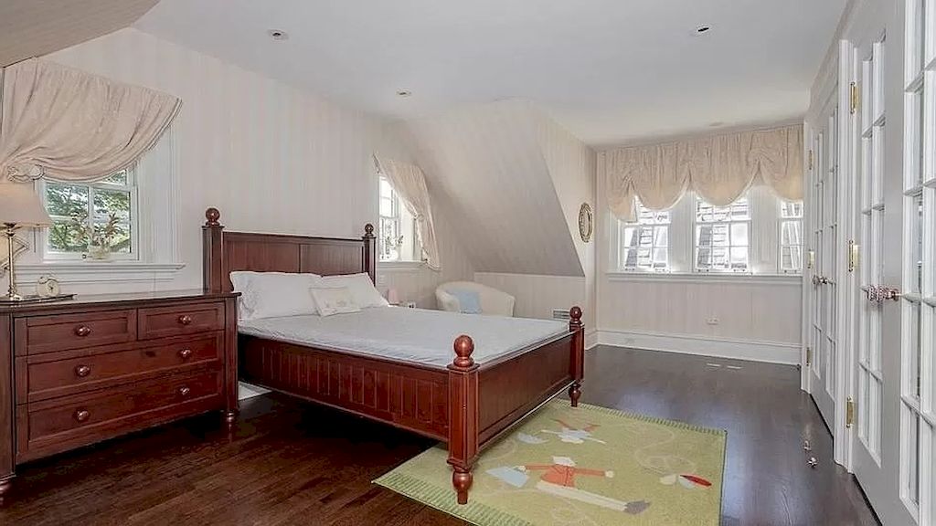 The Traditional And Elegant Home in Ontario is meticulously built with top of line material now available for sale. This home is located at 11 Dewbourne Ave, Toronto, ON M5P 1Z3, Canada