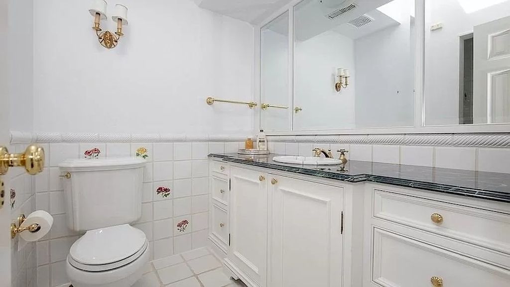 The Traditional And Elegant Home in Ontario is meticulously built with top of line material now available for sale. This home is located at 11 Dewbourne Ave, Toronto, ON M5P 1Z3, Canada