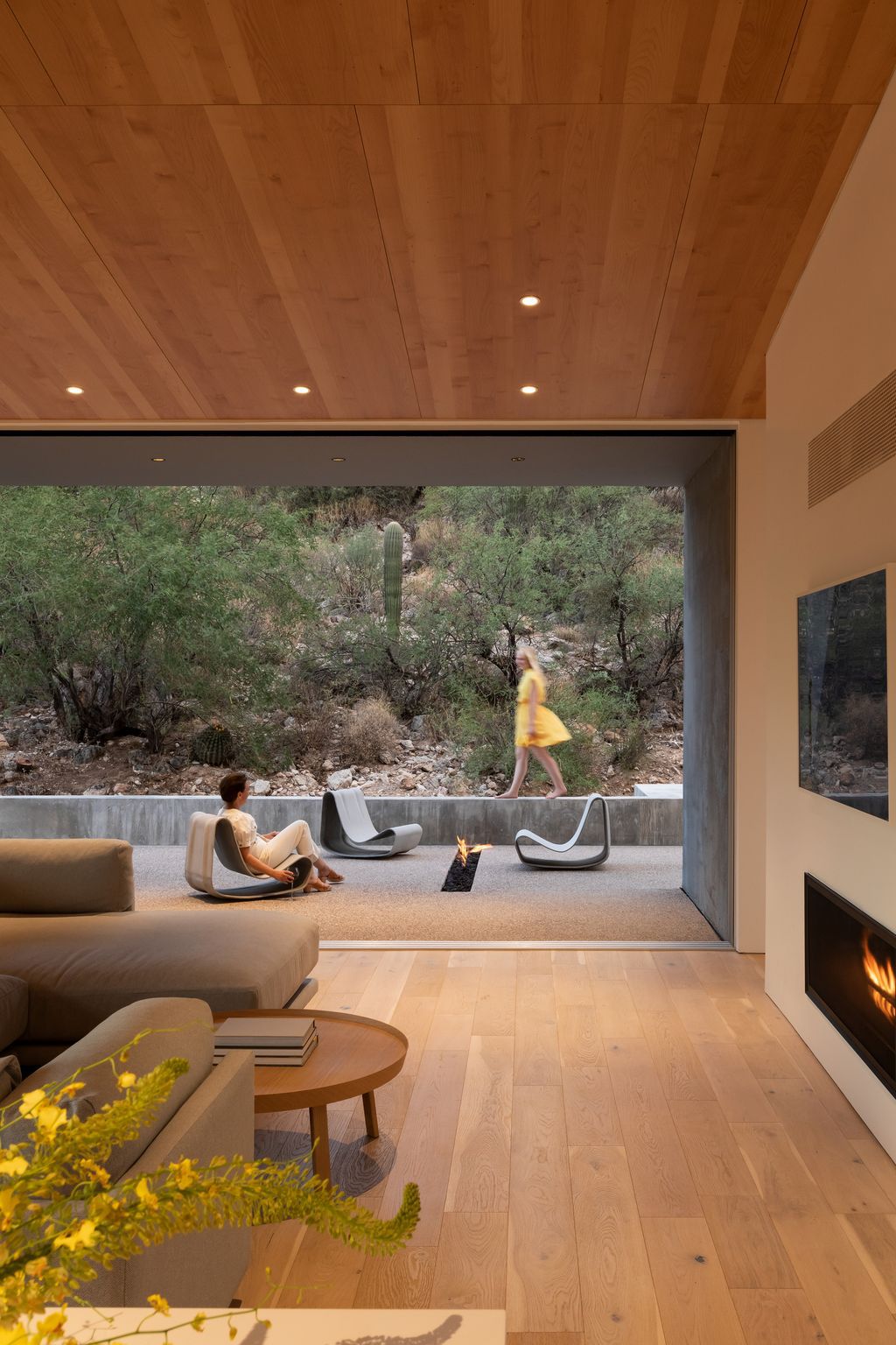 Ventana House like a Majestic Window on the Desert by HK Associates Inc 3