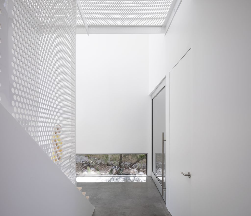 Ventana House like a Majestic Window on the Desert by HK Associates Inc 9