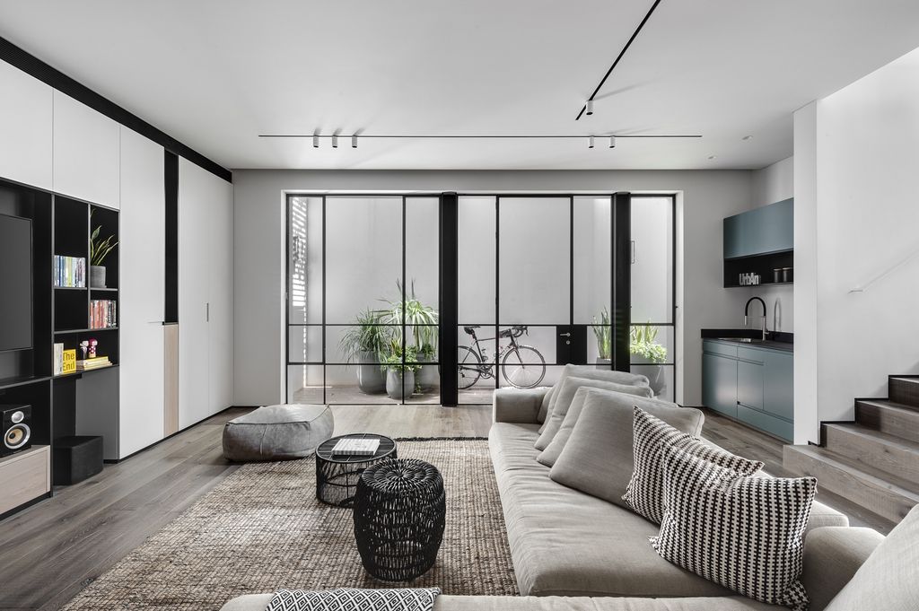 WR House Highlights Industrialized Style by Sharon Weiser Architecture 10