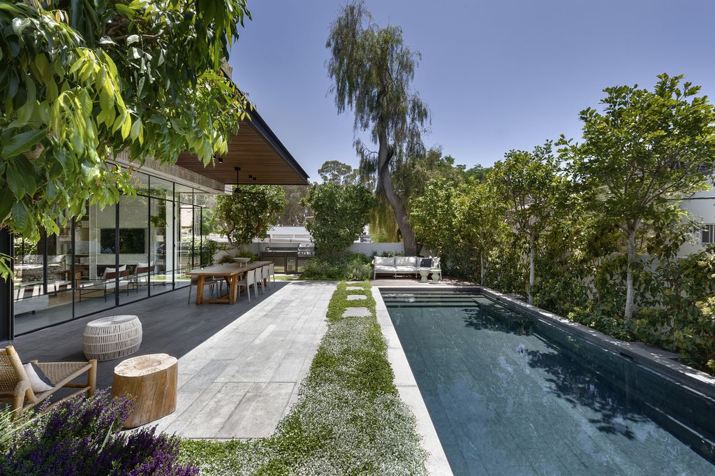 WR House Highlights Industrialized Style by Sharon Weiser Architecture 16