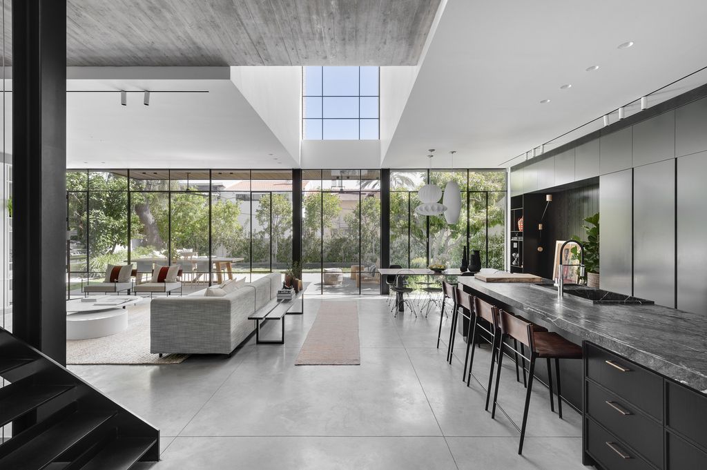 WR House Highlights Industrialized Style by Sharon Weiser Architecture 2