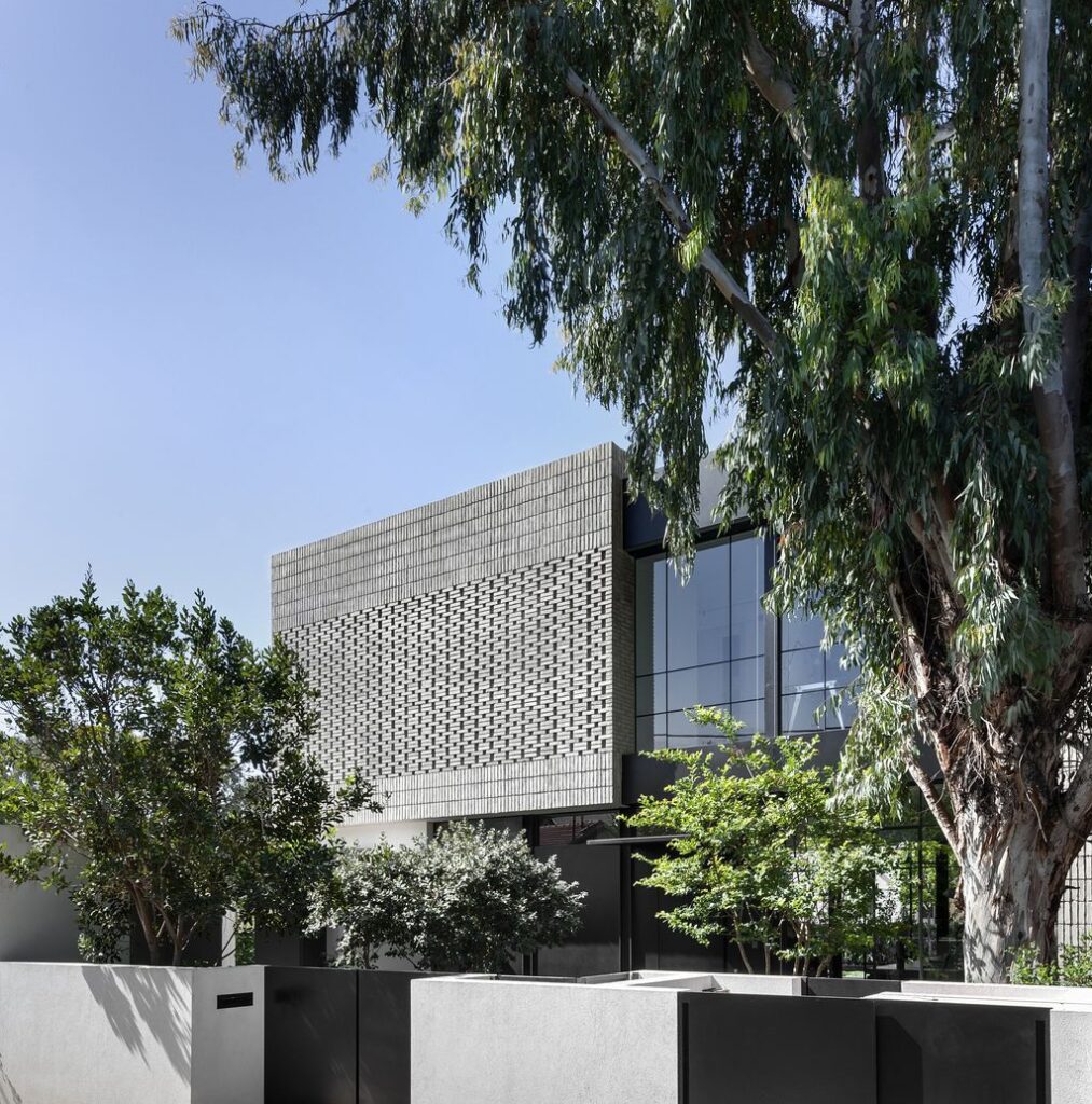 WR House Highlights Industrialized Style by Sharon Weiser Architecture 4