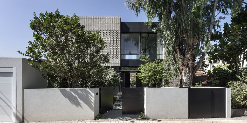 WR House Highlights Industrialized Style by Sharon Weiser Architecture 6