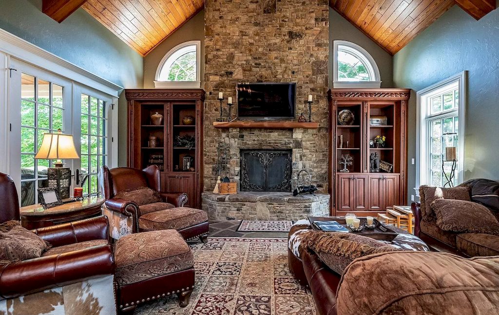 Magnificent Lakefront Property in Maryland Hits Market for $4,900,000