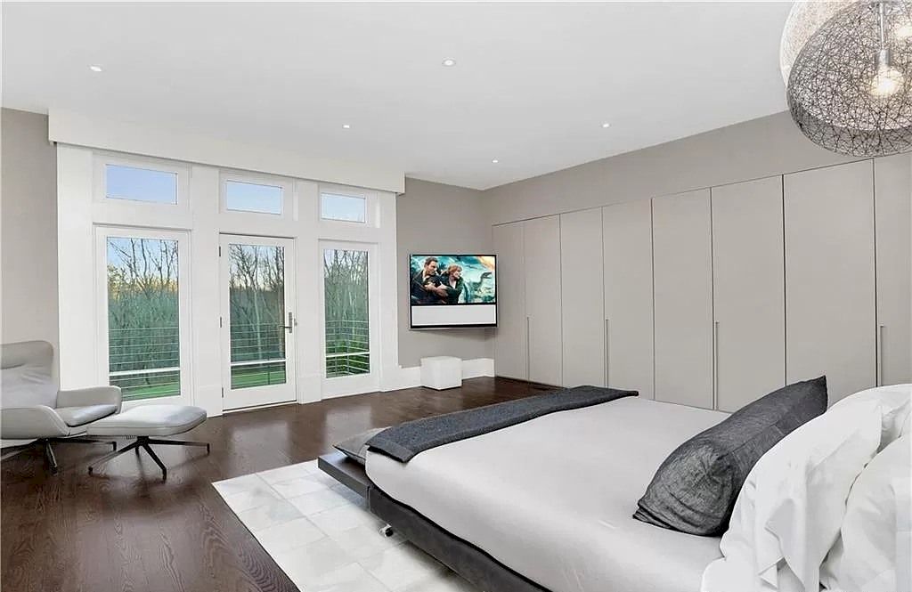Luxury in Combination with Leading-edge Architecture Create Distinct Flavors to This $3,750,000 Estate in Connecticut