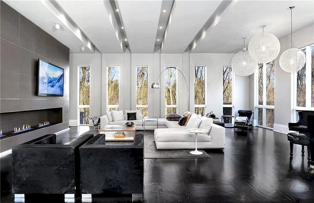 Luxury in Combination with Leading-edge Architecture Create Distinct Flavors to This $3,750,000 Estate in Connecticut