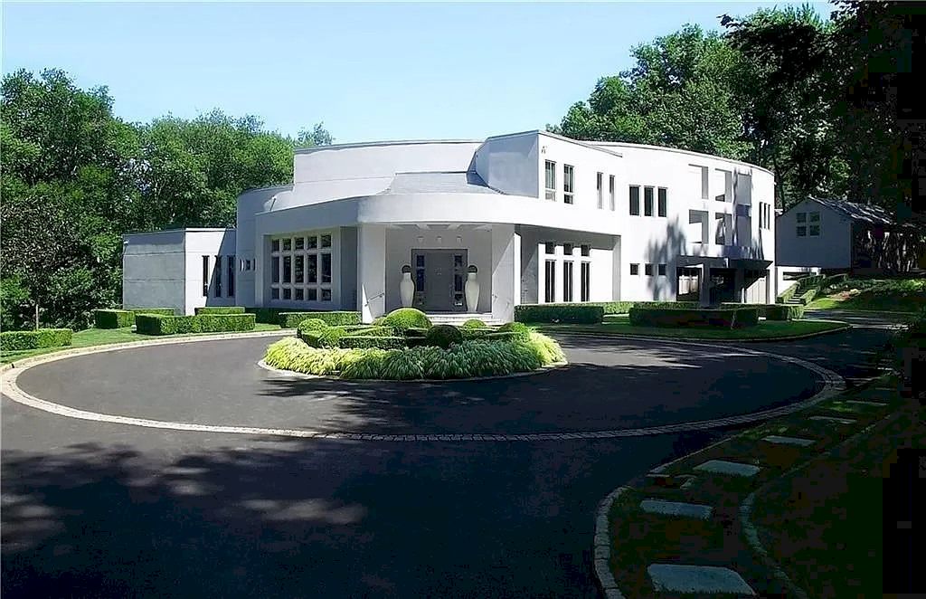Luxury in Combination with Leading-edge Architecture Create Distinct Flavors to This $3,750,000 Estate in Connecticut