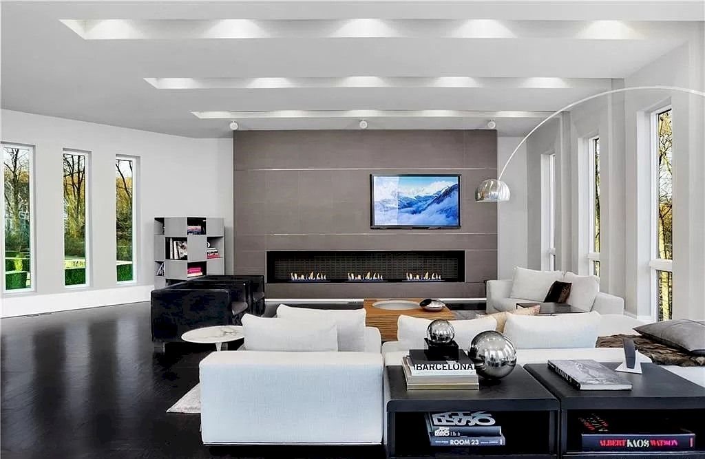 Luxury in Combination with Leading-edge Architecture Create Distinct Flavors to This $3,750,000 Estate in Connecticut