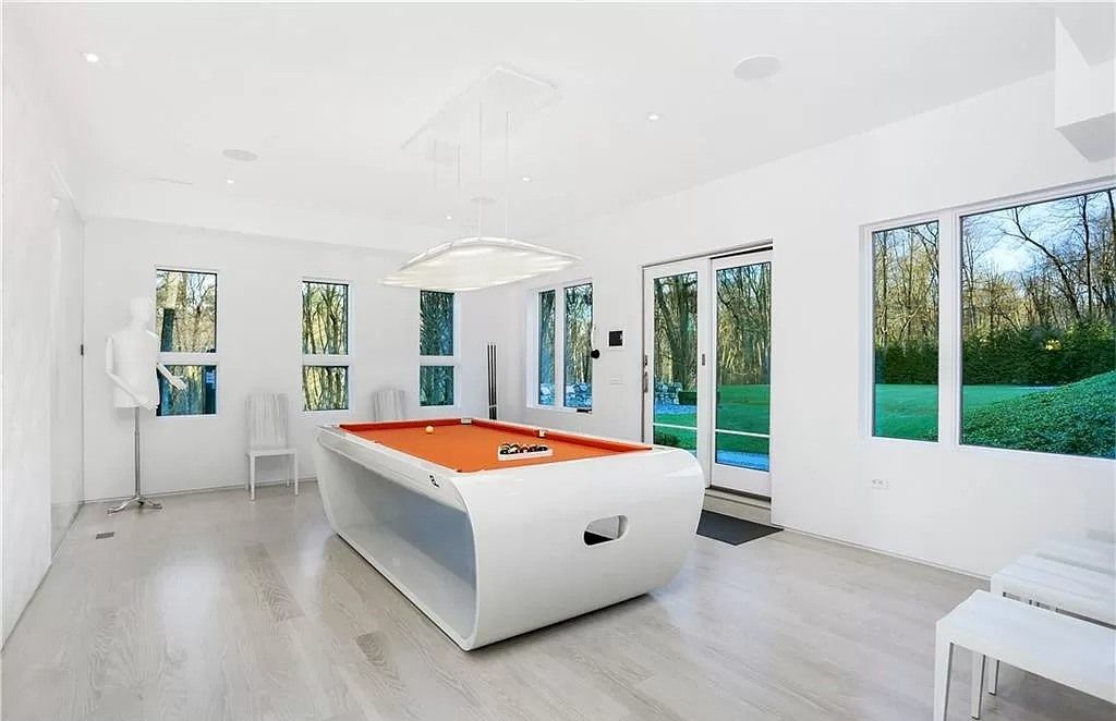 Luxury in Combination with Leading-edge Architecture Create Distinct Flavors to This $3,750,000 Estate in Connecticut