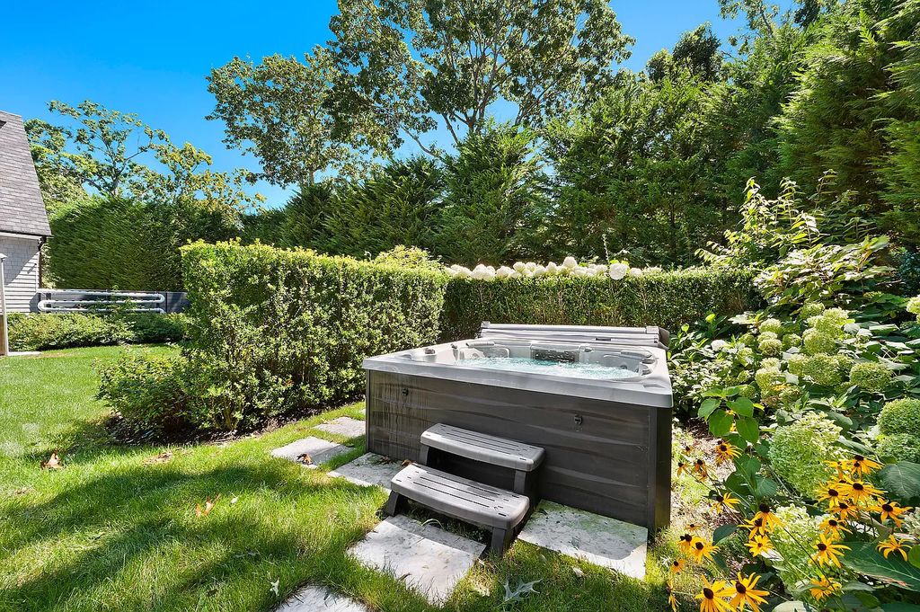 53 Lincoln St Sag Harbor NY 11963 18