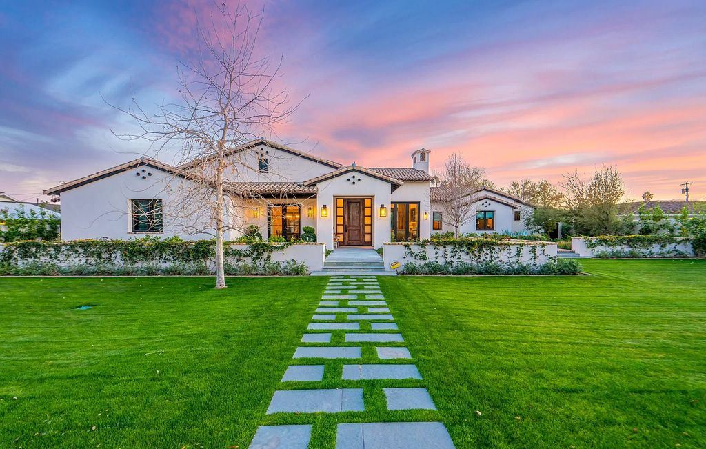 Impressive Arcadia house in Arizona designed by Caroline DeCesare hits Market for $3,750,000