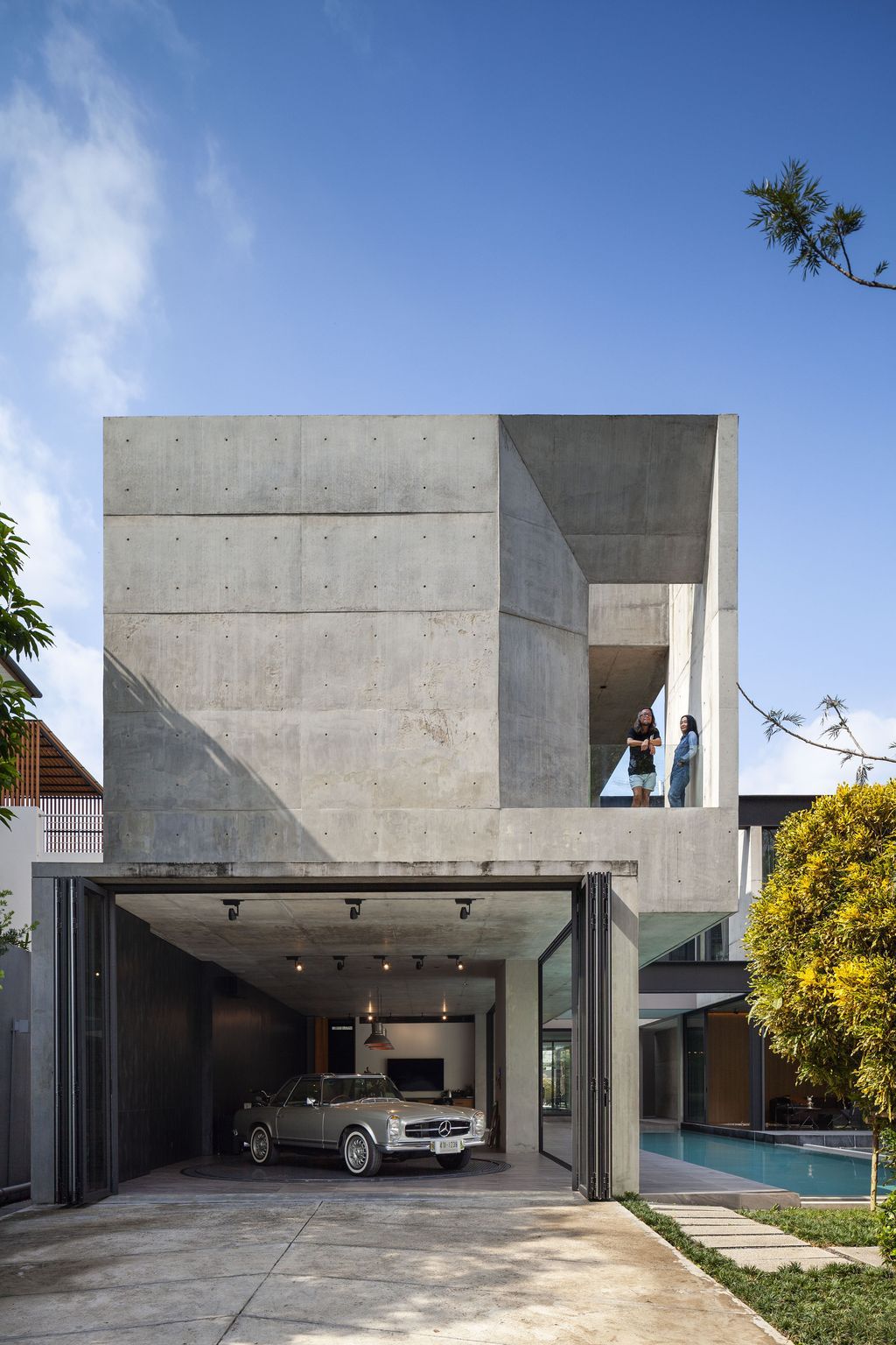 Baan Akat Yen residence filled with comfort cool breezes by Studio Krubka 11