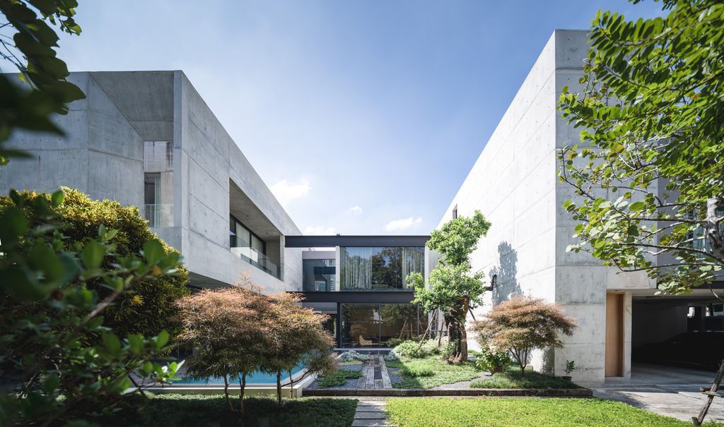 Baan Akat Yen residence filled with comfort cool breezes by Studio Krubka 3