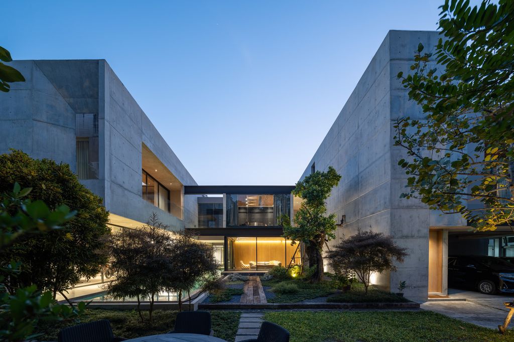 Baan Akat Yen residence filled with comfort cool breezes by Studio Krubka 43