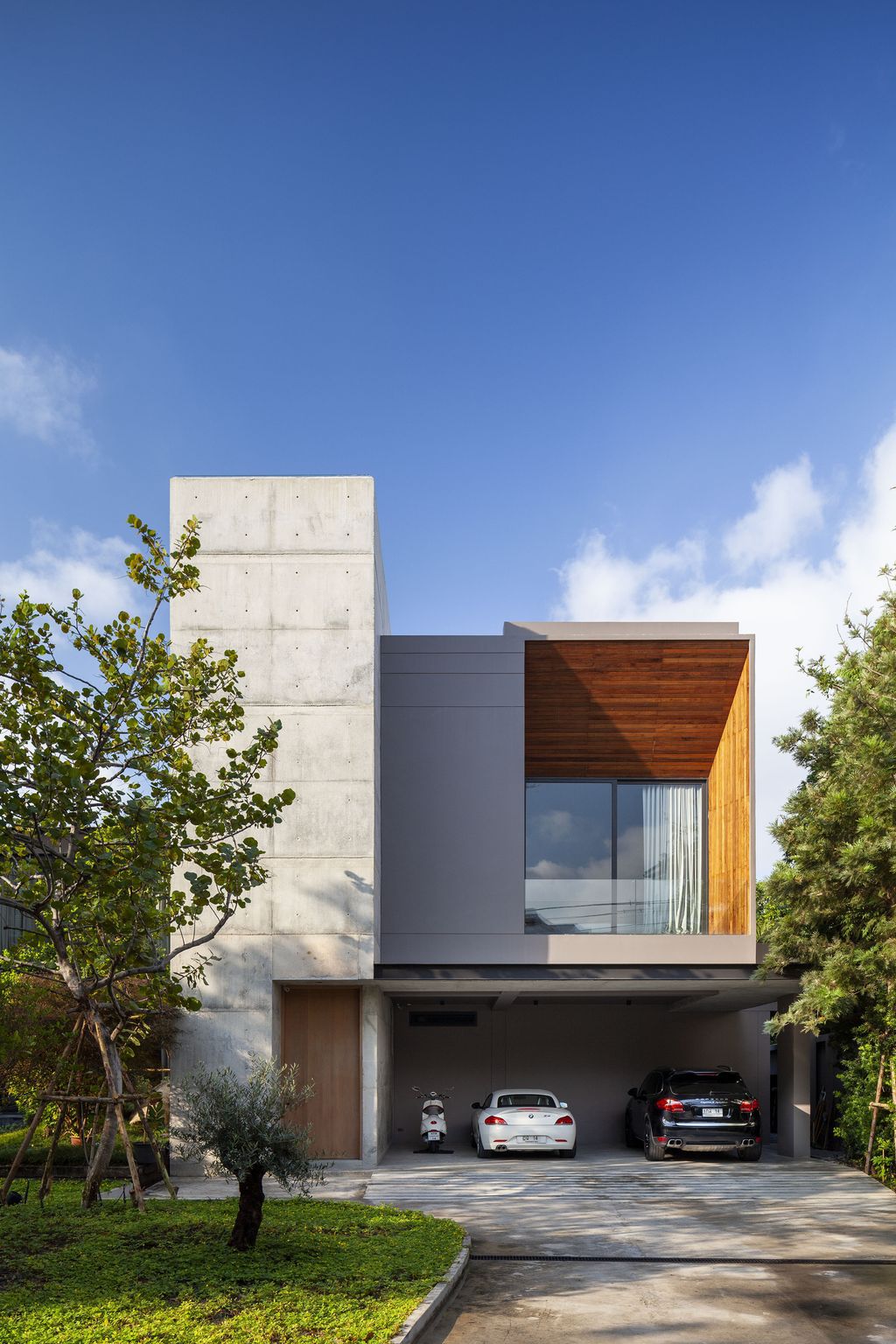Baan Akat Yen residence filled with comfort cool breezes by Studio Krubka 5