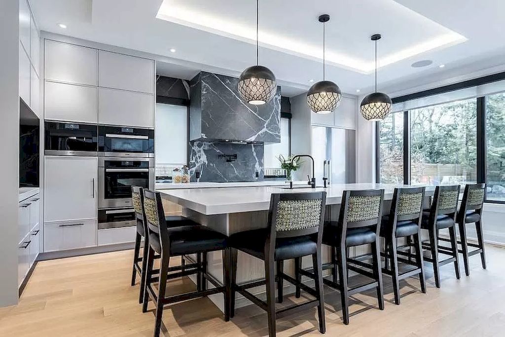 The Contemporary Smart Home in Ontario is an amazing home now available for sale. This home is located at 1585 Jalna Ave, Mississauga, ON L5J 1S8, Canada