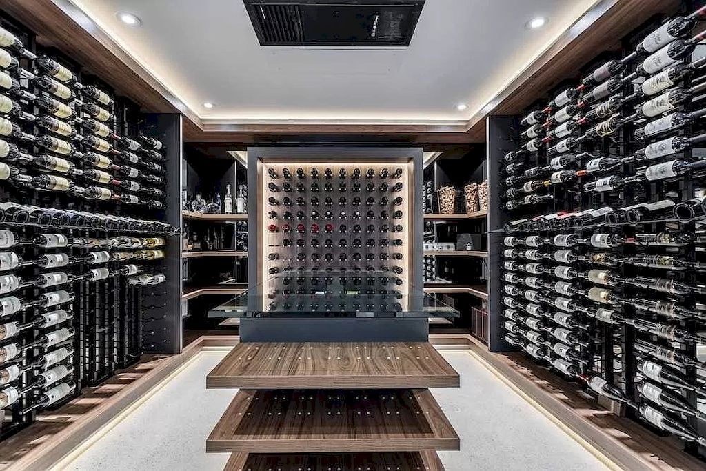 The Contemporary Smart Home in Ontario is an amazing home now available for sale. This home is located at 1585 Jalna Ave, Mississauga, ON L5J 1S8, Canada