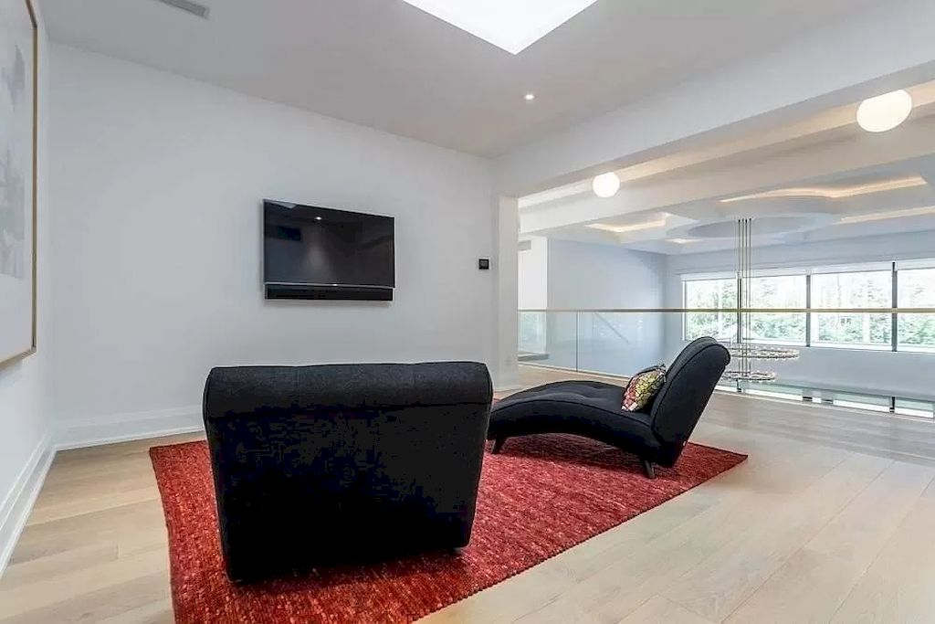 The Contemporary Smart Home in Ontario is an amazing home now available for sale. This home is located at 1585 Jalna Ave, Mississauga, ON L5J 1S8, Canada