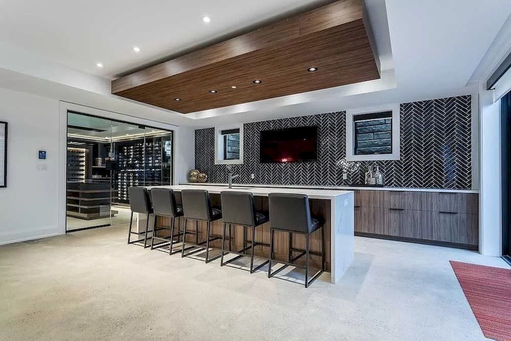 The Contemporary Smart Home in Ontario is an amazing home now available for sale. This home is located at 1585 Jalna Ave, Mississauga, ON L5J 1S8, Canada