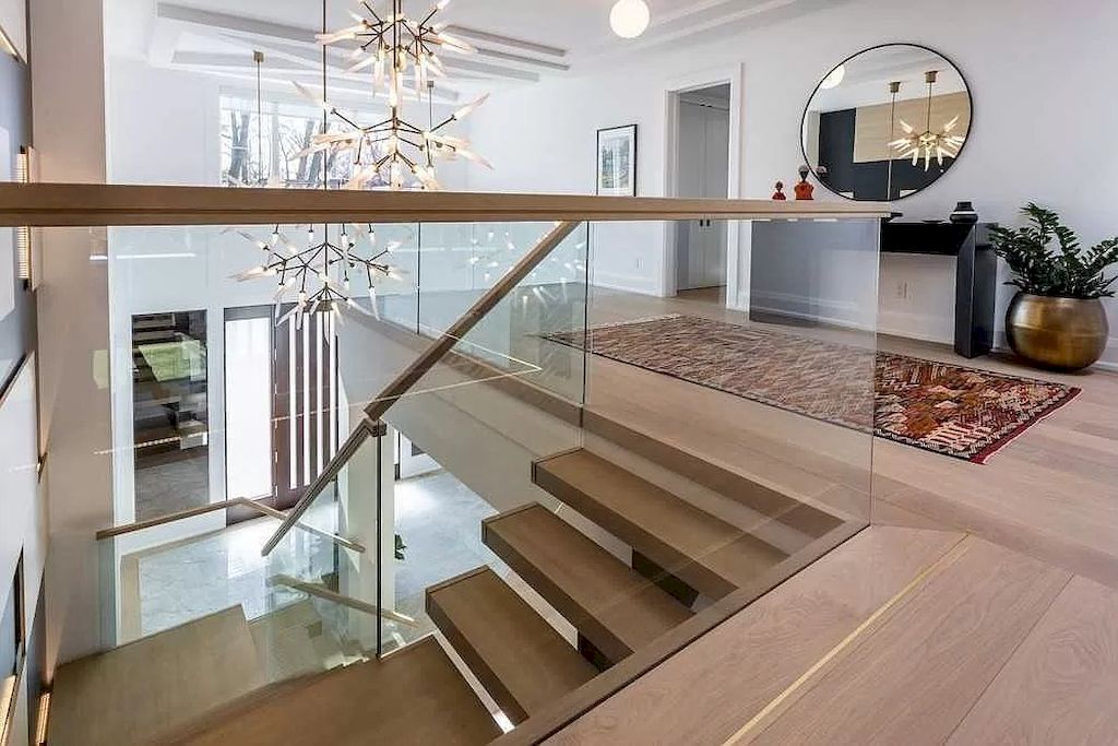 The Contemporary Smart Home in Ontario is an amazing home now available for sale. This home is located at 1585 Jalna Ave, Mississauga, ON L5J 1S8, Canada